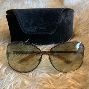Beautiful Tom Ford sunglasses.